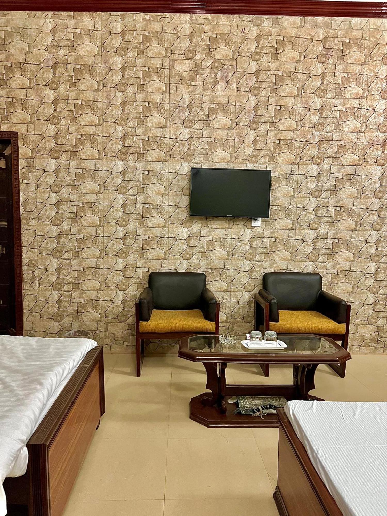 Babar House Hotel Faisalabad Exterior foto